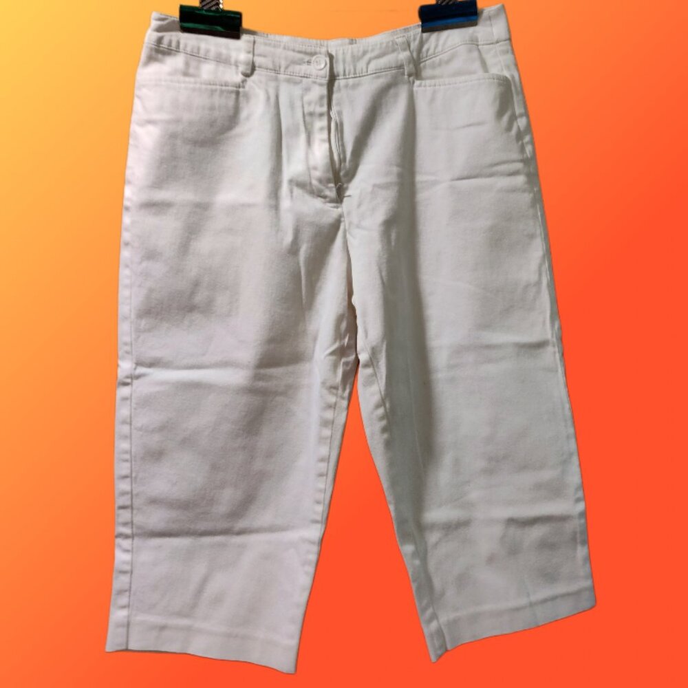 Harvé Benard White Cropped / Capri  Pants  Mid-rise with belt loops  Size 8